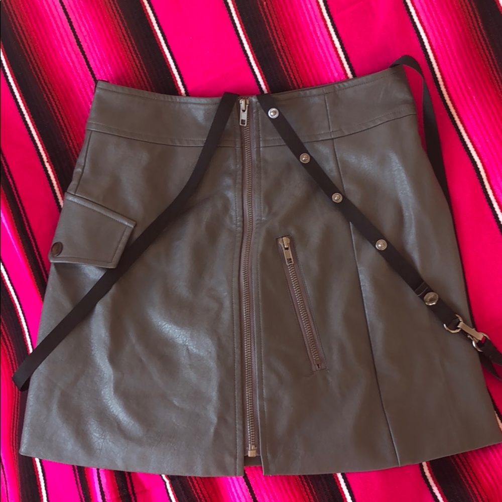 Gray Leather zip up skirt with black strap detail - Picture 1 of 6